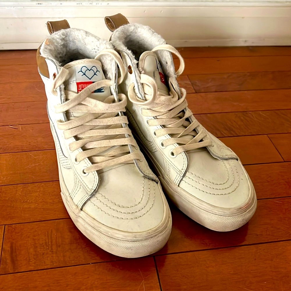 Vans W size 7 high tops with fluff